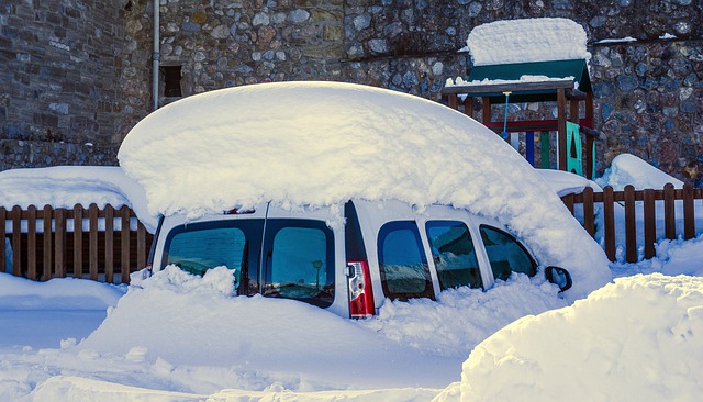 zasněžené auto